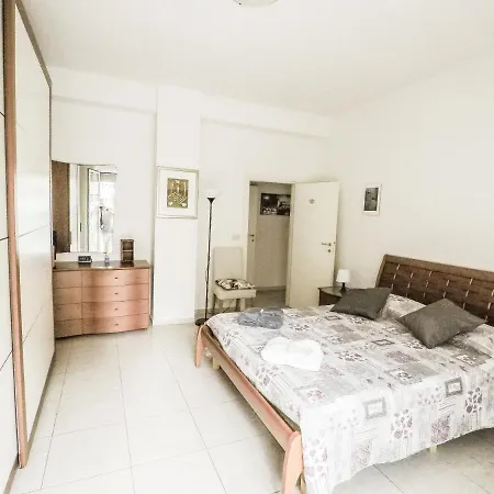 Residenza Riva Reno - * بولونيا